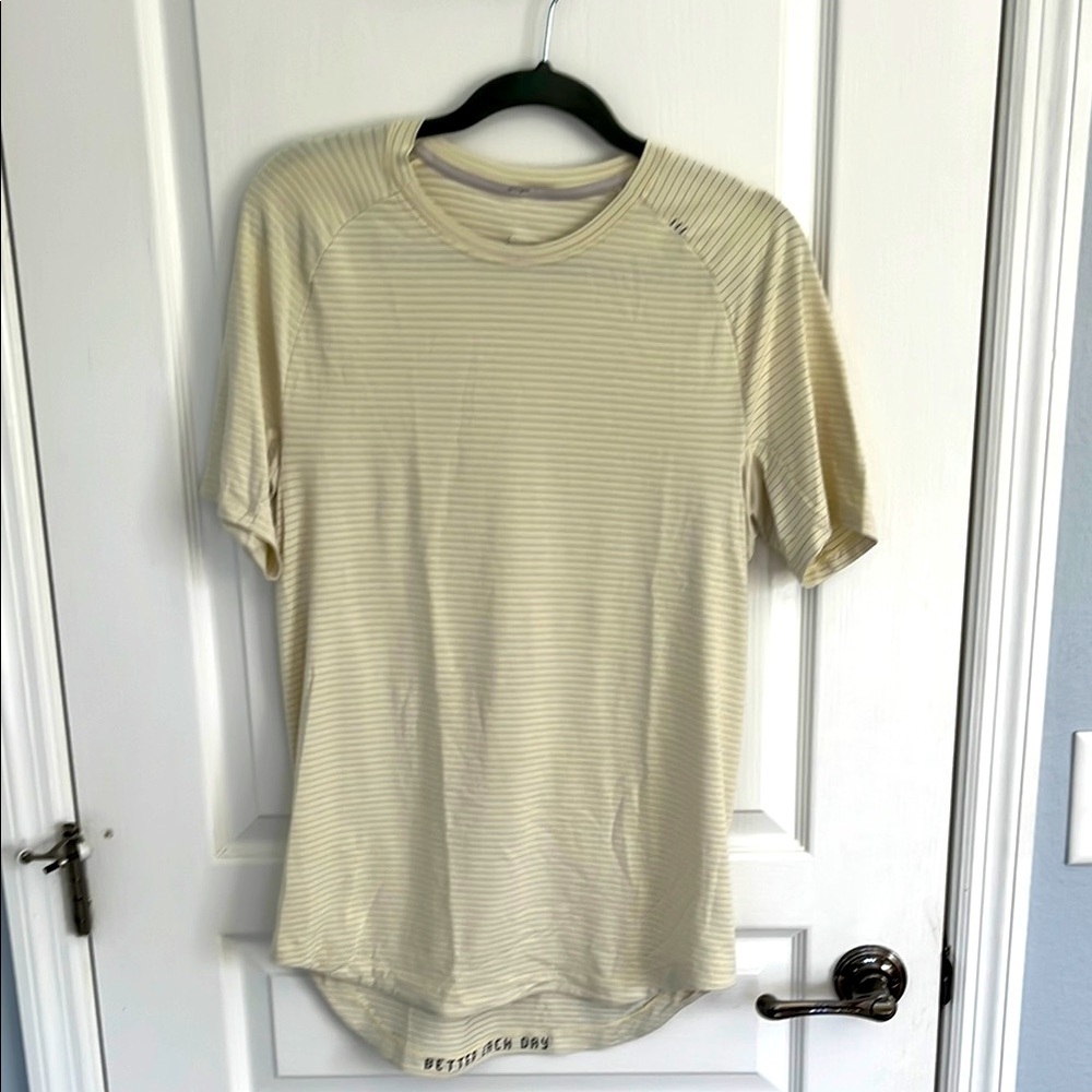 Men’s Lululemon SS Shirt Medium